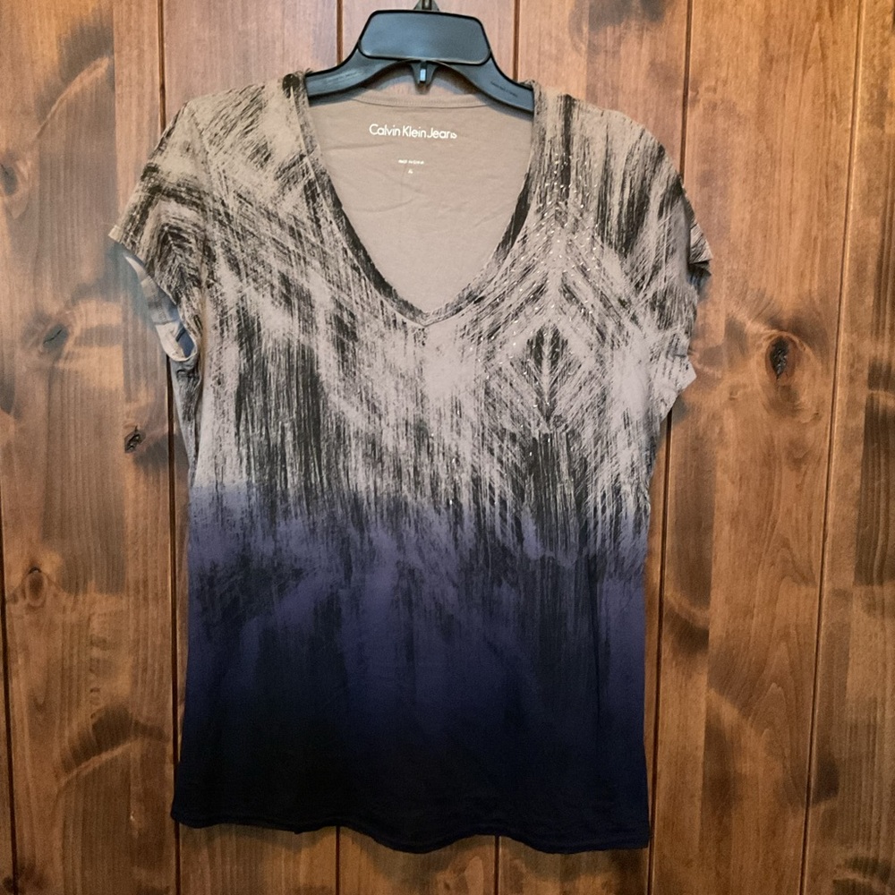 Calvin Klein Jeans Women's Gray to  Purple Ombre V-Neck Tee